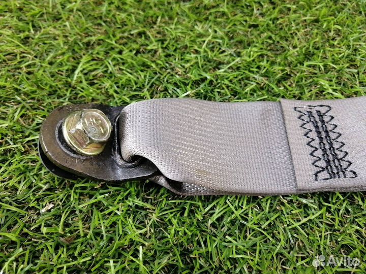 Замок ремня безопасности Nissan Laurel HC35