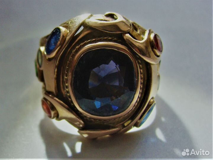 Мужской золотой персте 750 с тёмно синей шпинелью