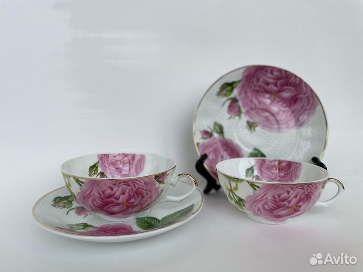 Чайные чашки с блюдцами