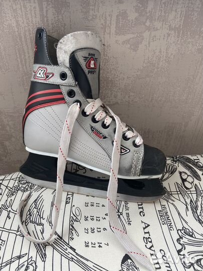 Коньки хоккейные