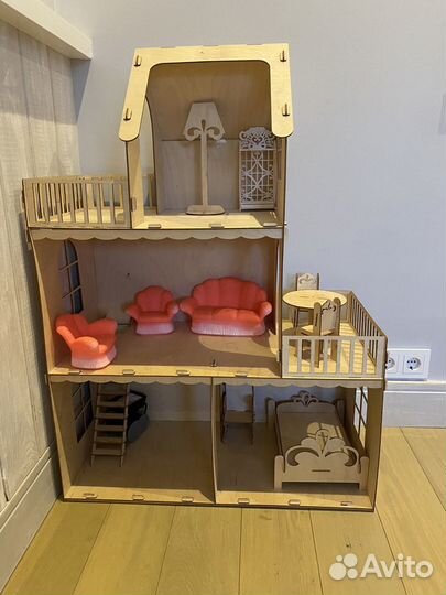 Дом для кукол с мебелью