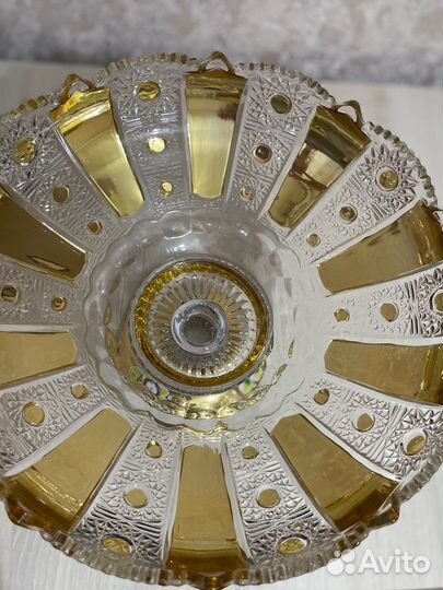 Ваза для фруктов на ножке