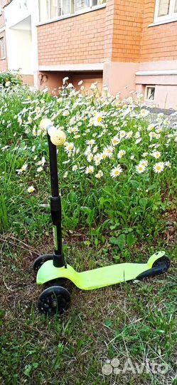 Самокат детский со светящимися колесами