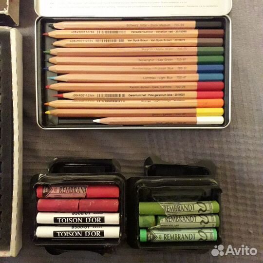 Пастель, карандаши, тубусы и др. для художников