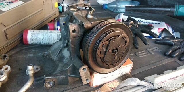 Компрессор кондиционера Subaru 73111FE030