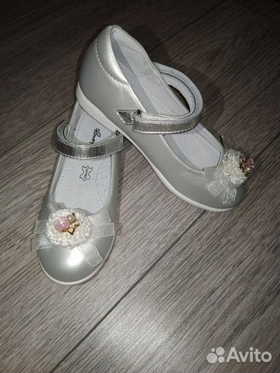 Туфли для девочки новые
