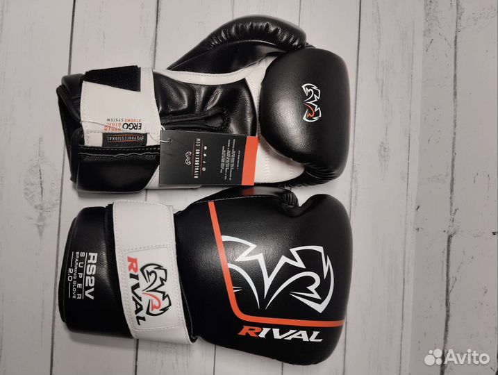 Боксерские перчатки Rival RS2V