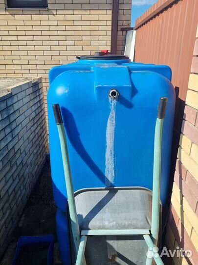 Емкость для воды пластиковая бу 2000л