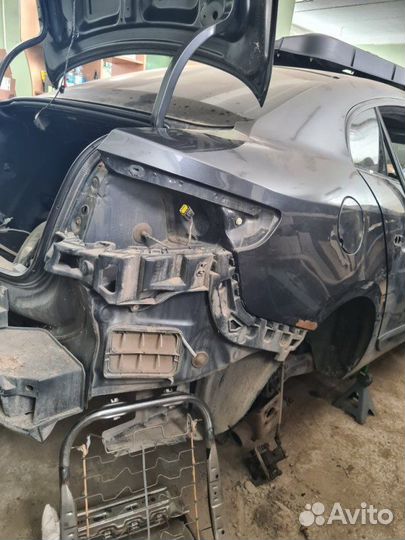 Крыло заднее правое Renault Fluence седан M4R 2011