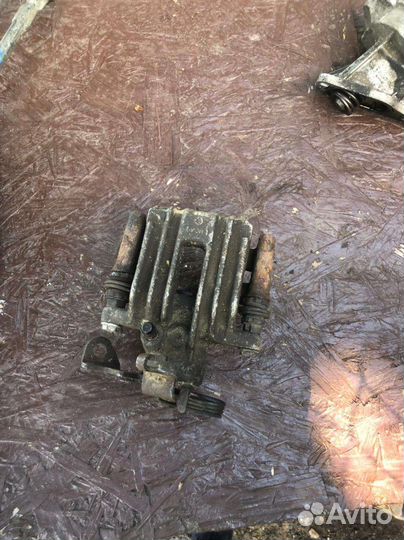 Супорт задний Фольксваген Пассат В5