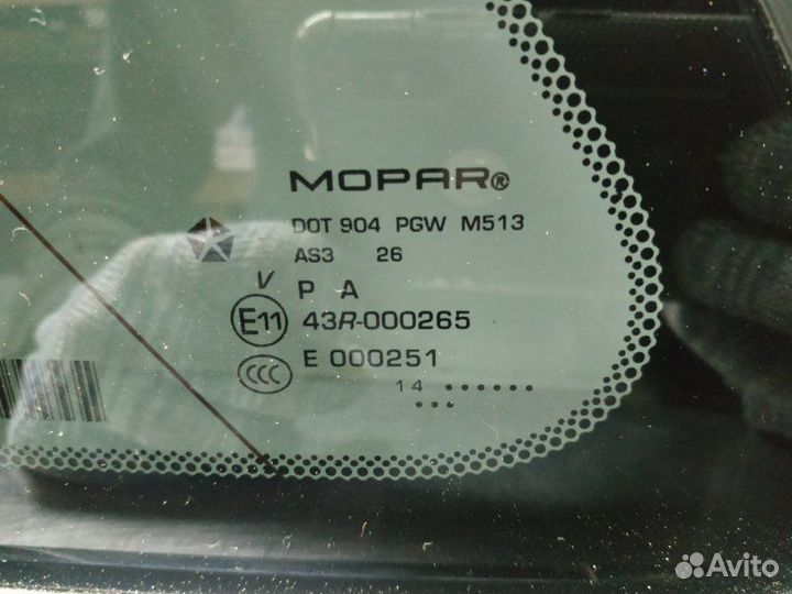 Стекло глухое заднее левое Jeep Grand Cherokee WK2