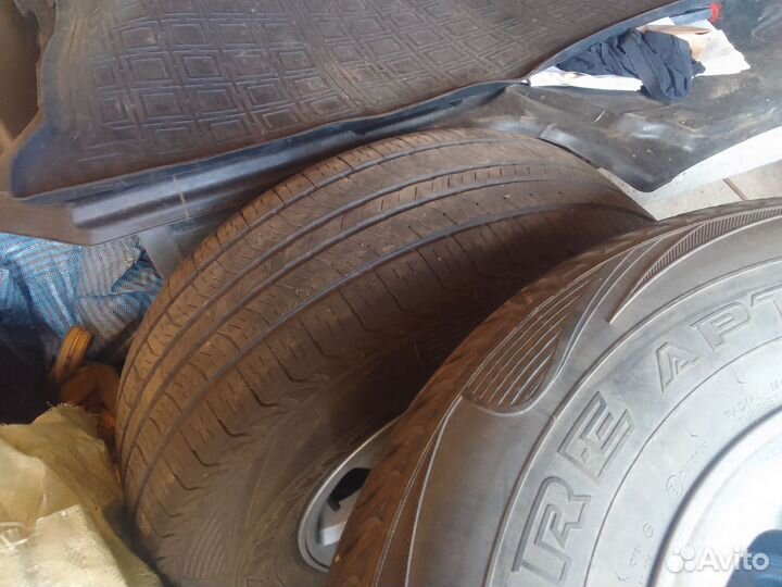 Kumho Road Venture APT KL51 275/70 R16