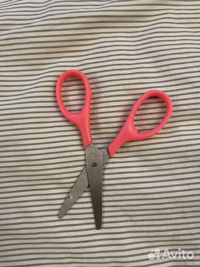 Канцелярские ножницы