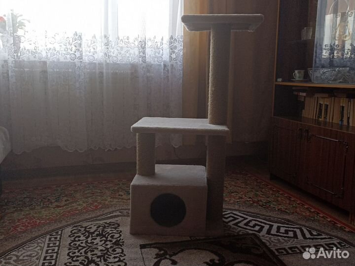 Кошачий домик с когтеточкой