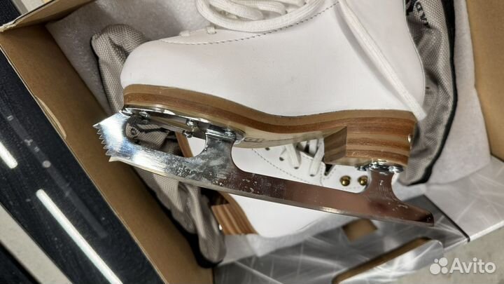 Коньки фигурные jackson freestyle 11C