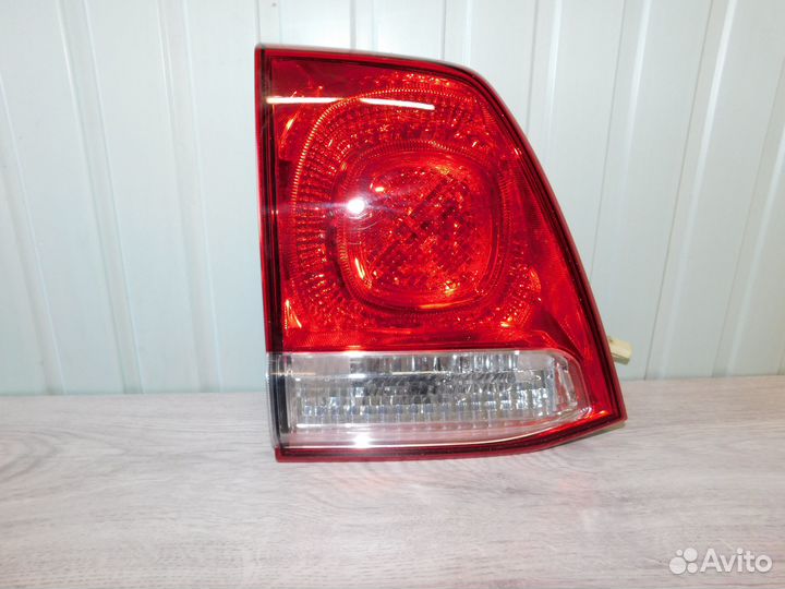 Фонарь левый внутренний Toyota Land Cruiser 200