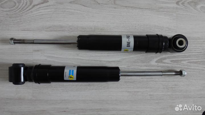 Стойка амортизатора задняя на toyota / lexus