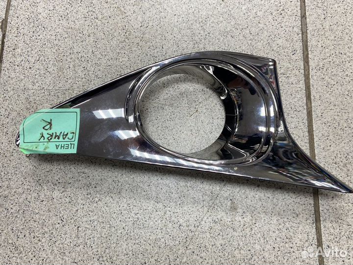 Решетка в бампер toyota camry правая оригинал с 20