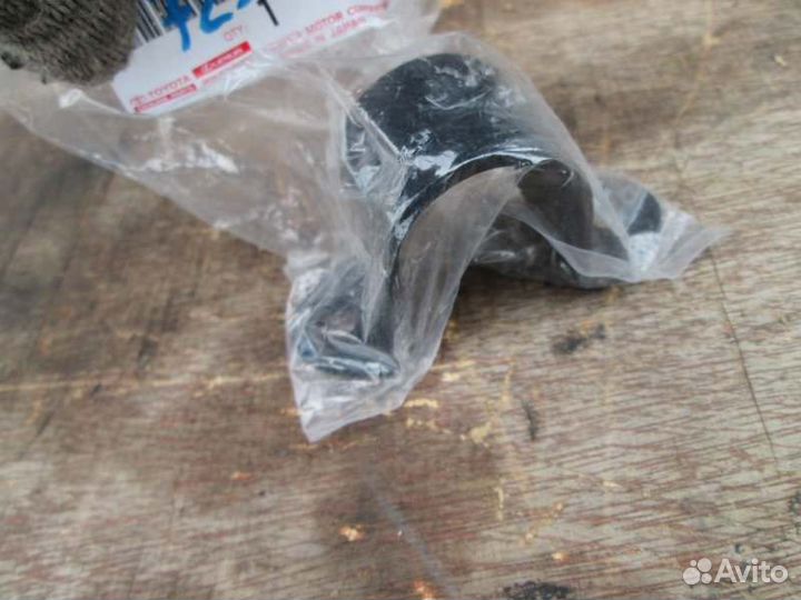 Крепление стабилизатора переднее Toyota Ipsum