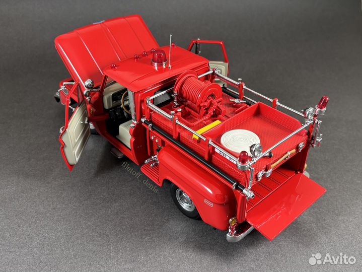 1/18 Chevrolet C-20 Fire Truck 1965 (SunStar)