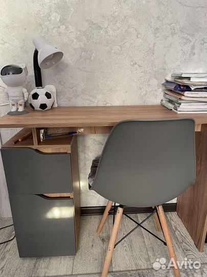 Стол в идеалном состочнии, как новая