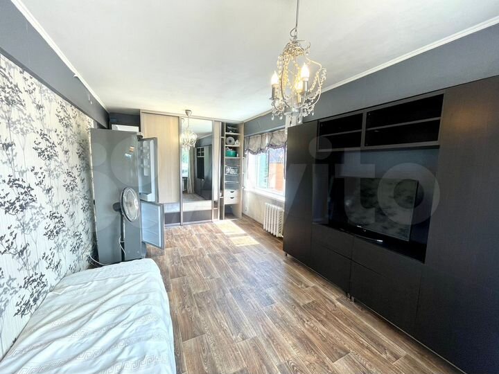 Комната 18 м² в 5-к., 2/5 эт.