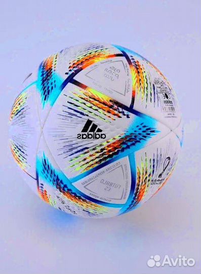 Профессиональный футбольный мяч