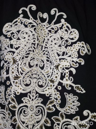 Туника р L чёрного цвета с вышивкой INC