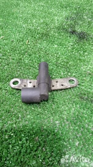 Датчик положения коленвала Renault Logan