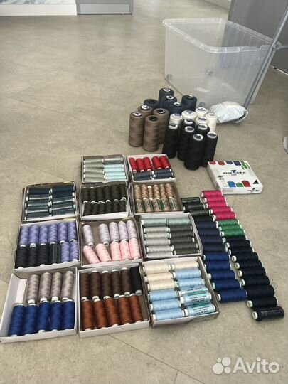 Нитки швейные, фурнитура