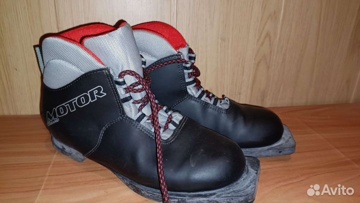 Лыжные ботинки