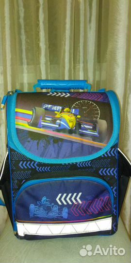 Продам школьный портфель