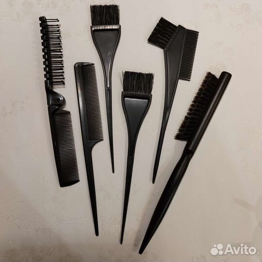 Расчёски и кисть для краски новые