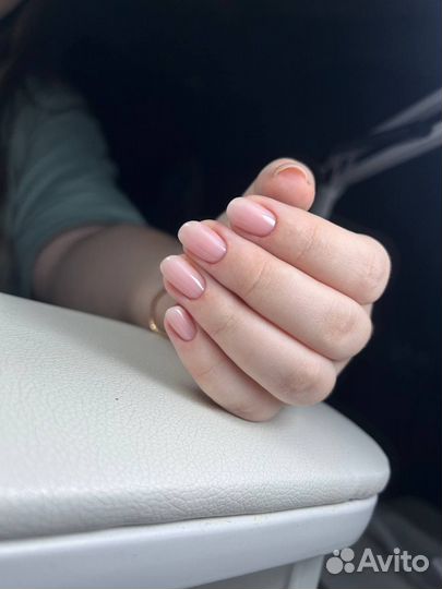 Модель. На маникюр