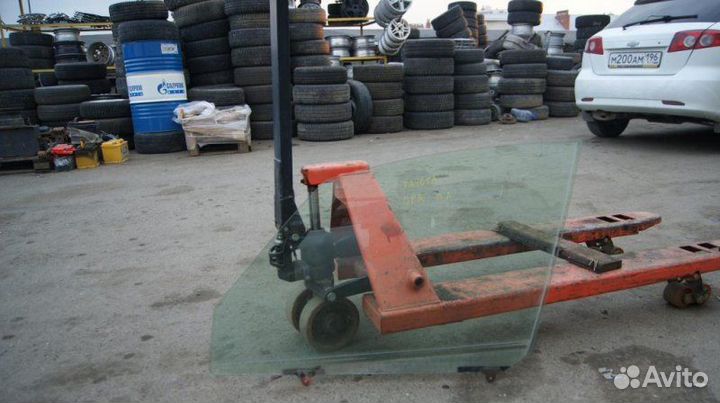 Стекло двери передней левой Toyota Opa 1.8 1ZZ