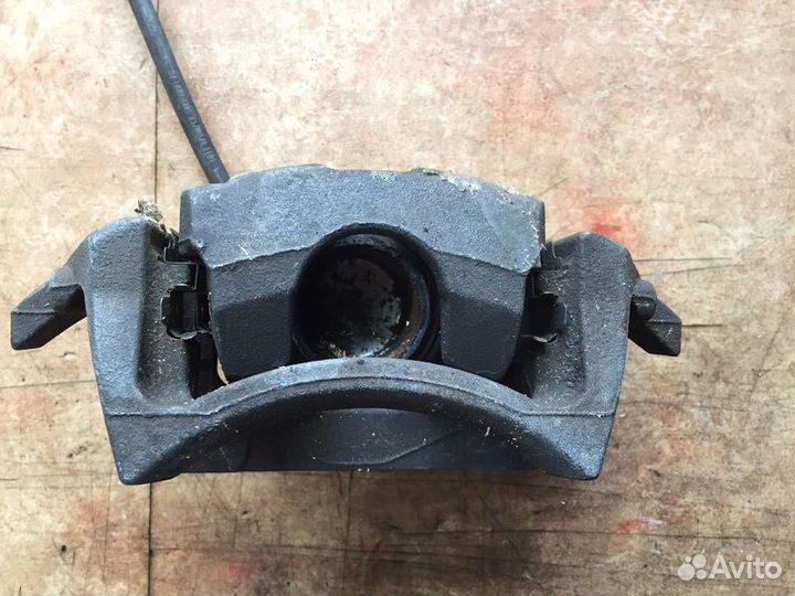 Суппорт тормозной передний левый Мерседес W169