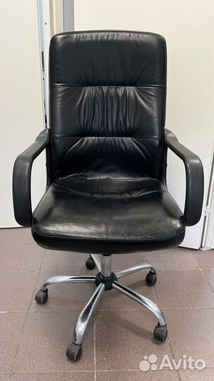 Кресло офисное руководителя кожаное
