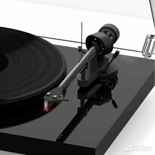 Виниловый проигрыватель Pro-Ject Debut Carbon III