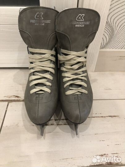 Коньки женские 40