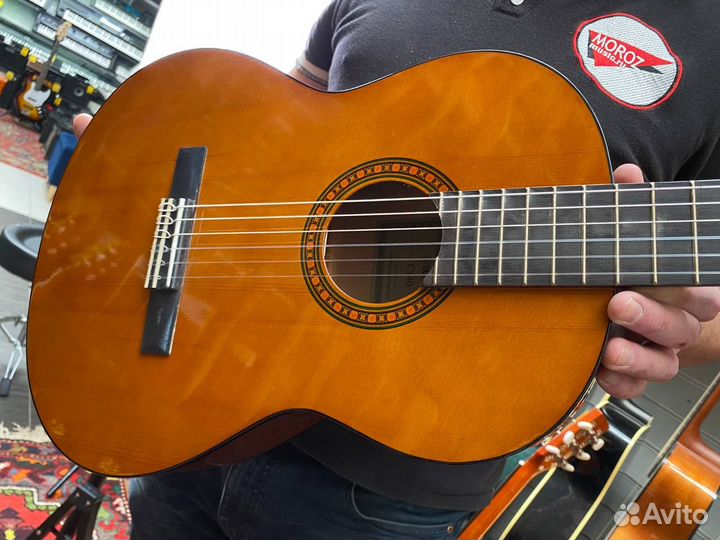 Классическая гитара уменьшенных размеров (3/4)