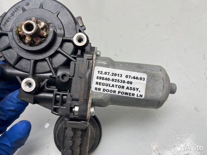 Моторчик стеклоподъемника левый Toyota Corolla