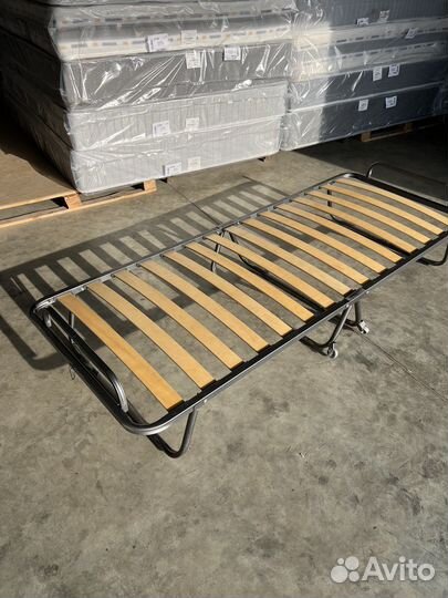 Раскладушка с матрасом на ламелях