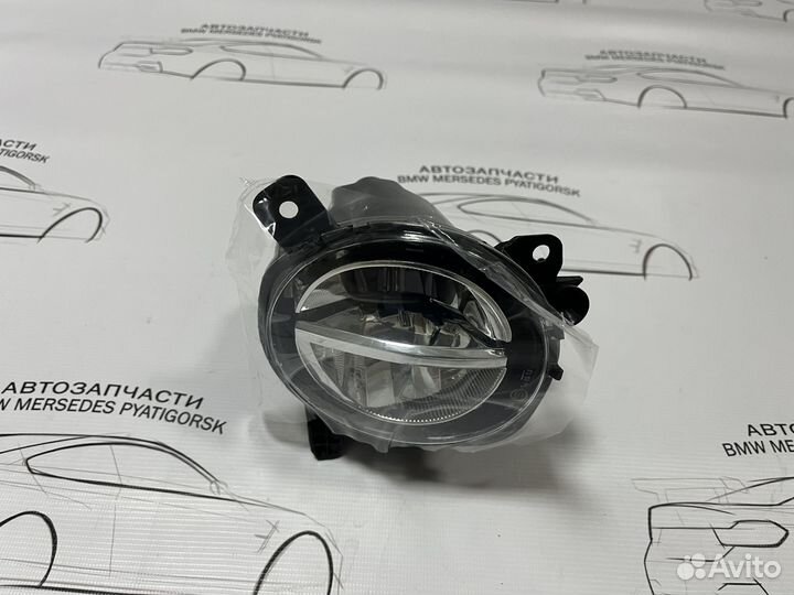 Правая передняя противотуманка BMW F30 рестайлинг