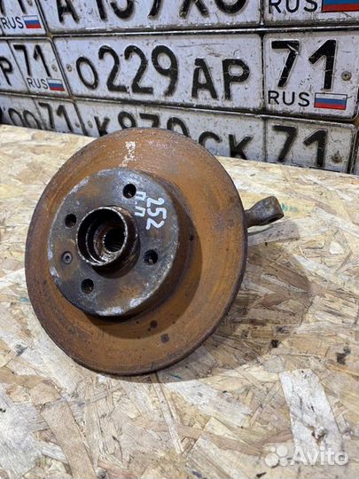 Кулак поворотный (ступица) передний правый