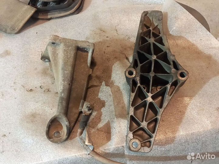 Кронштейны крепления двигателя BMW3 E46