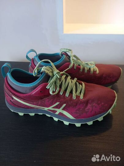 Кроссовки женские 40 размер бу