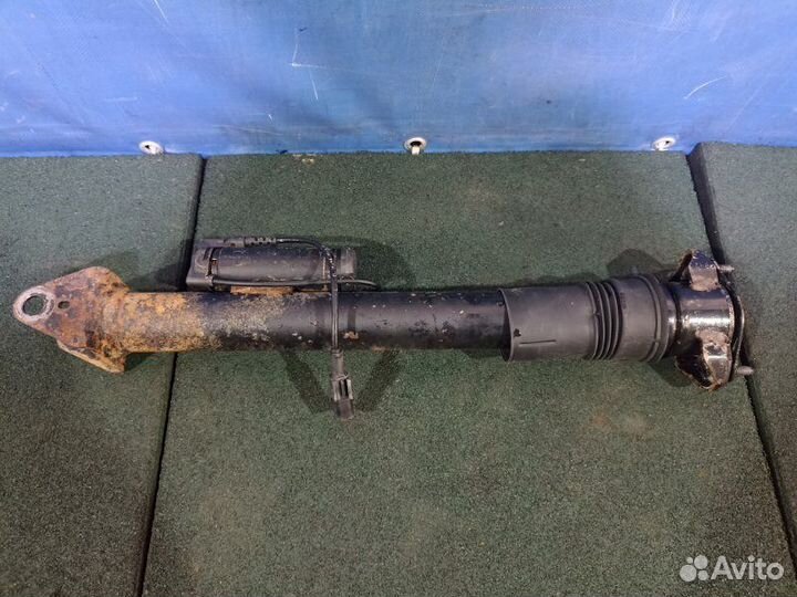 Стойка пневматическая задняя правая Mercedes-Benz