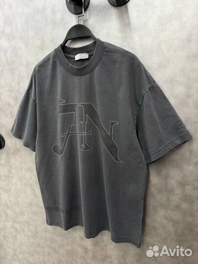 Футболка Saint