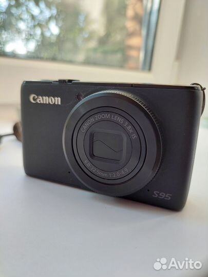 Компактный фотоаппарат Canon S95