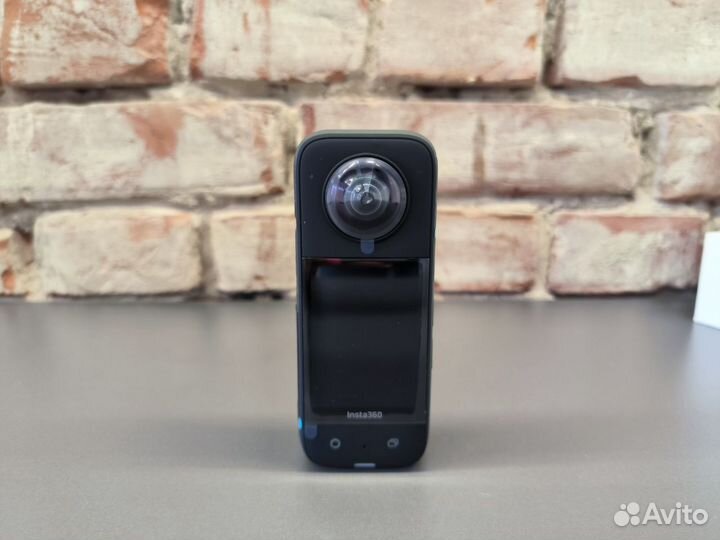 Экшн-камера Insta360 One X3